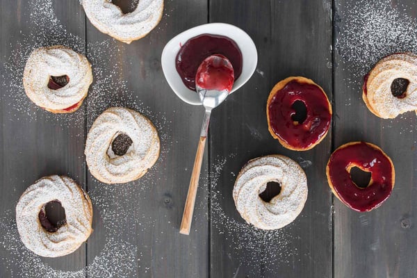 Marzipankringel mit Himbeermarmelade